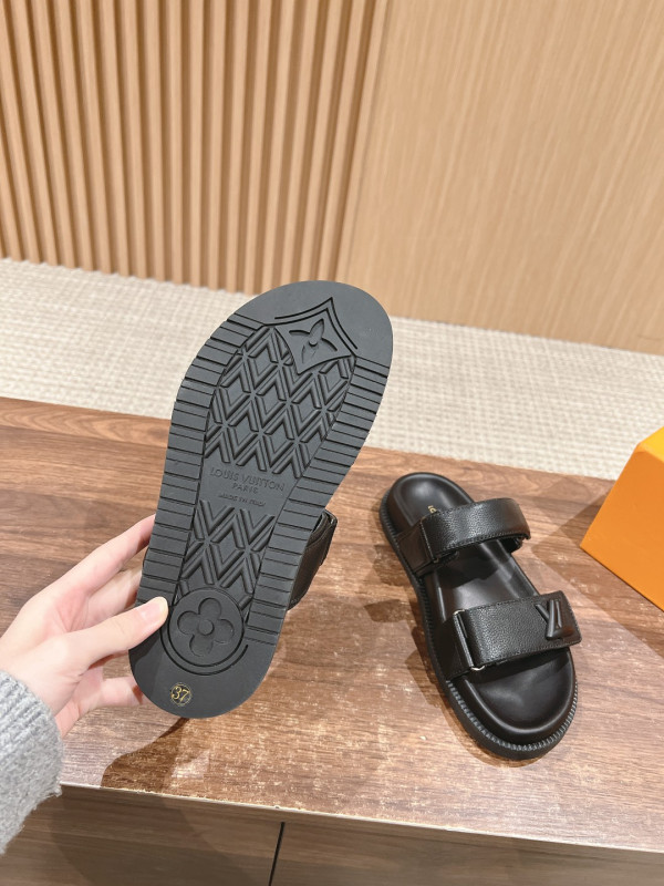 l0*is V*t0n sandals