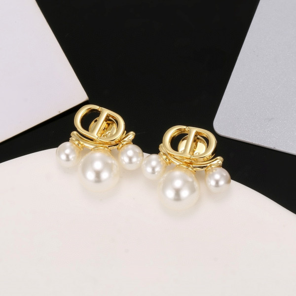 DI0R EARRINGS