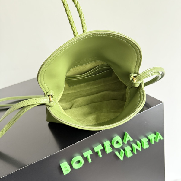 bo*te*ga Ve*ne*ta baby liberta - 24*15.5*5cm