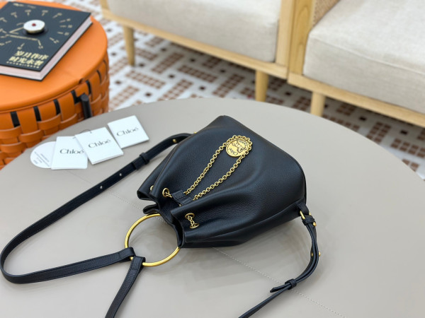 Chloe bracelet backpack in grained leather- 22*20*10.5cm