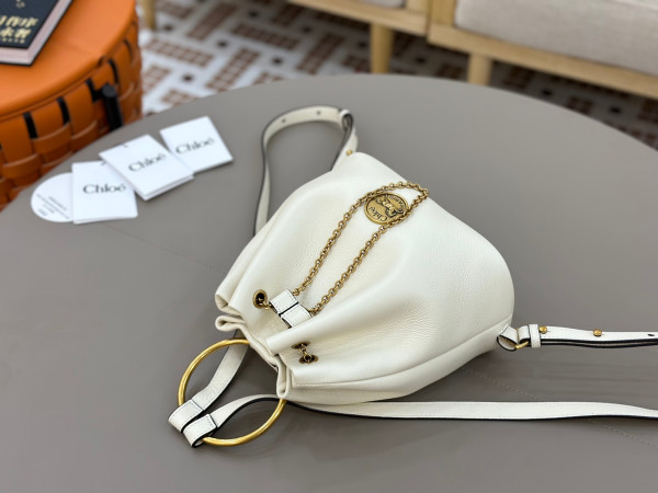 Chloe bracelet backpack in grained leather- 22*20*10.5cm
