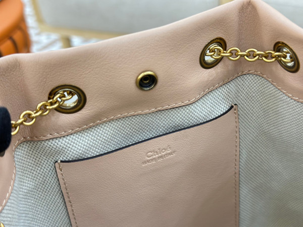 Chloe bracelet backpack in grained leather- 22*20*10.5cm