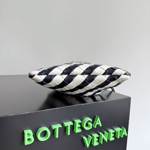 bo*te*ga Ve*ne*ta small dustbag