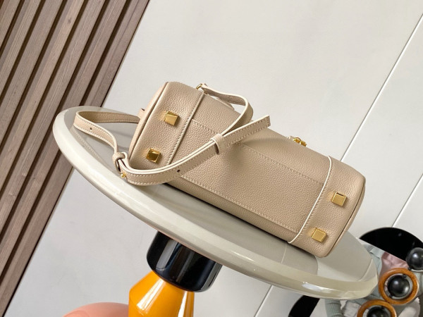 L0ew* amazona 23 bag in soft grained calfskin - 23*10*15cm