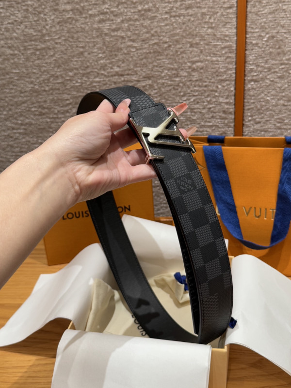 l0*is V*t0n belt