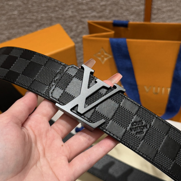 l0*is V*t0n belt