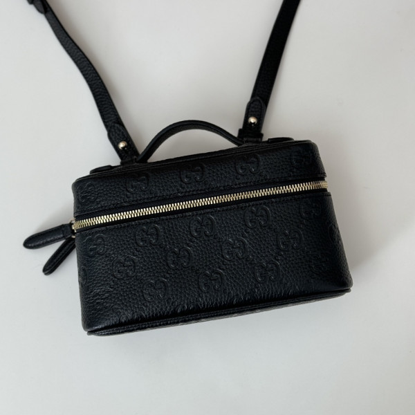 G*u*i gg emblem small bag - 20*12*5cm